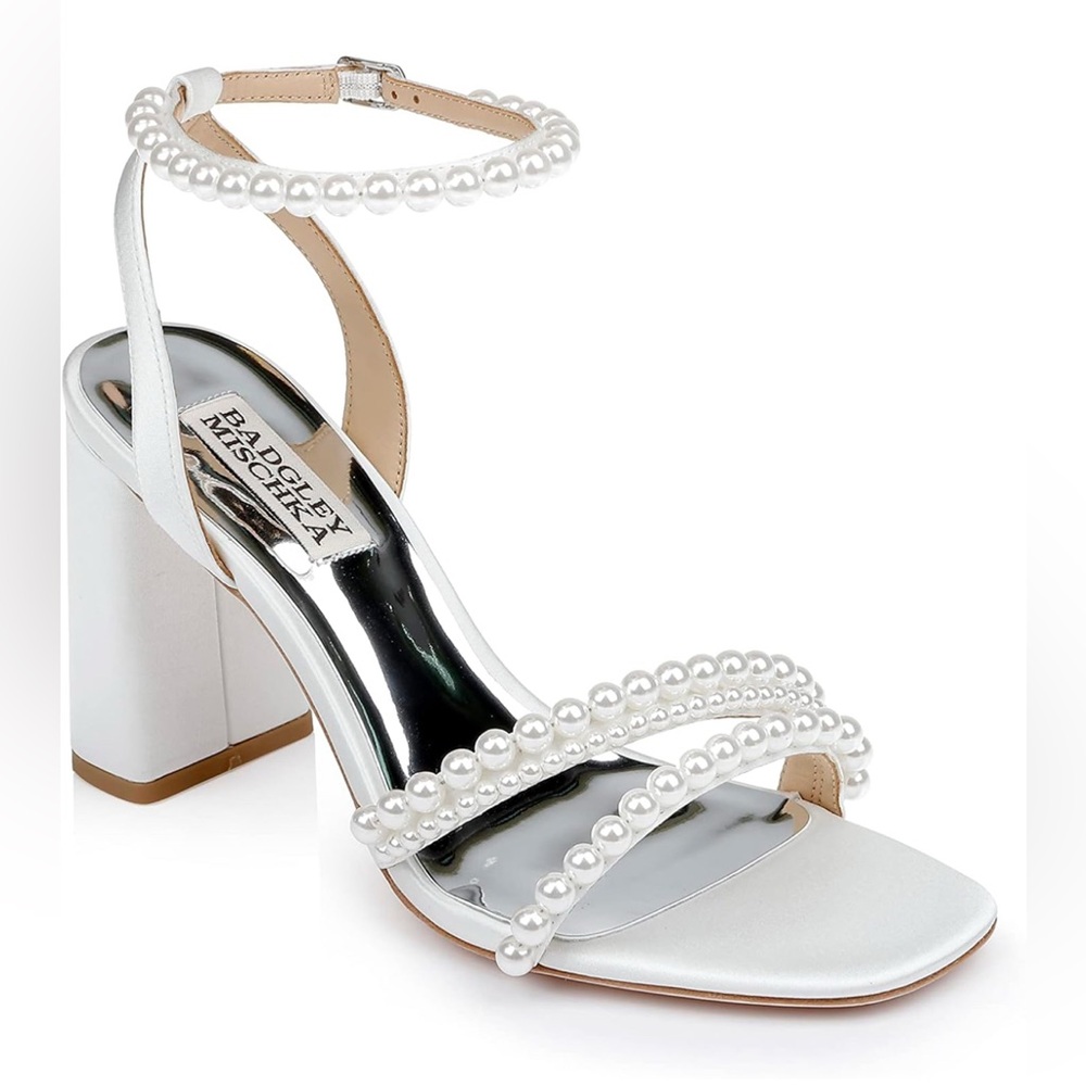 Badgley Mischka Feisty Pearl Block Heel in soft white size 7.5
